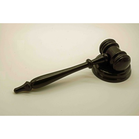 Zwarte Houten Voorzittershamer: Autoriteit in Pure Vorm